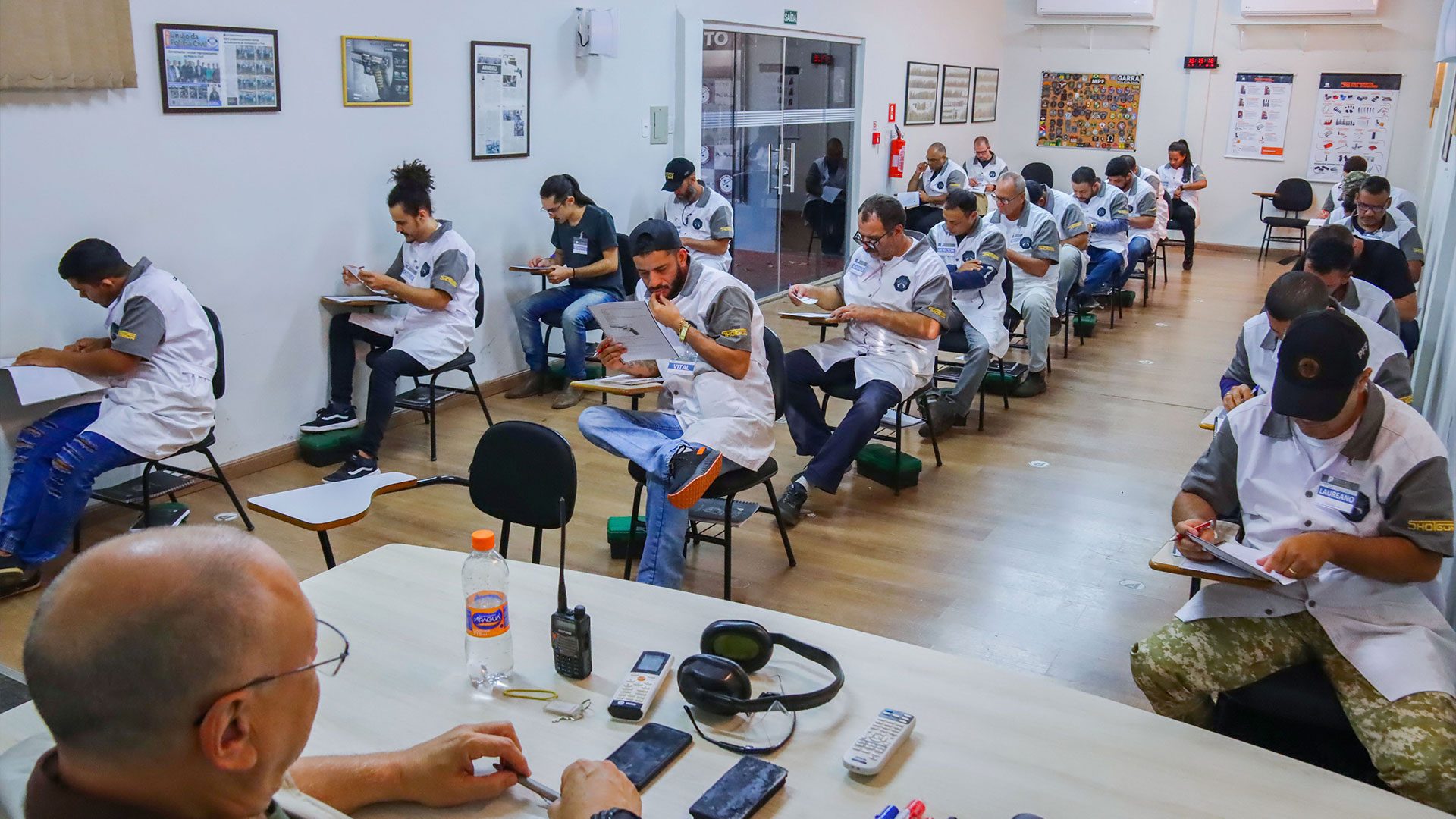 Candidatos em sala durante avaliação escrita na ProPoint